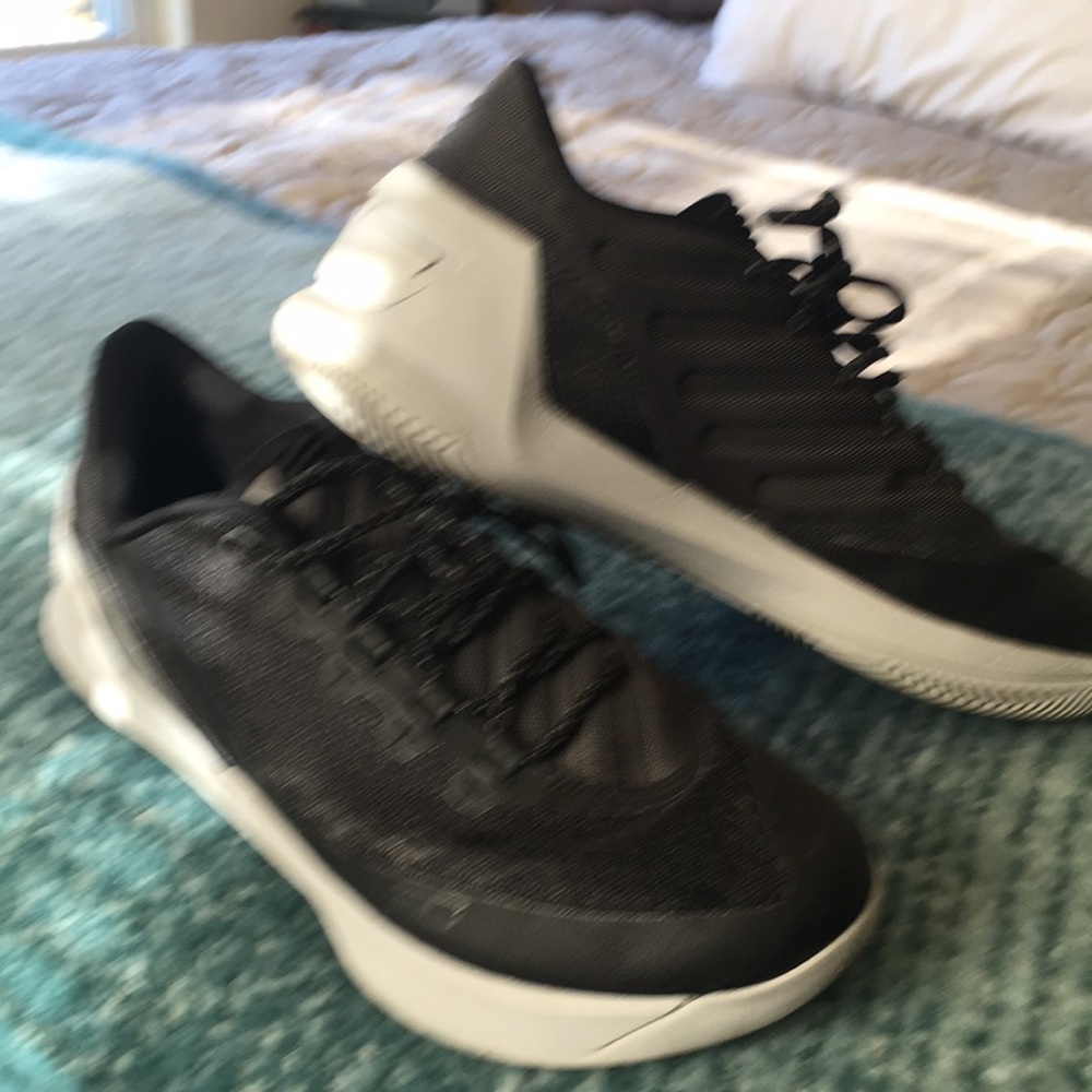 Under amormens black sneakers